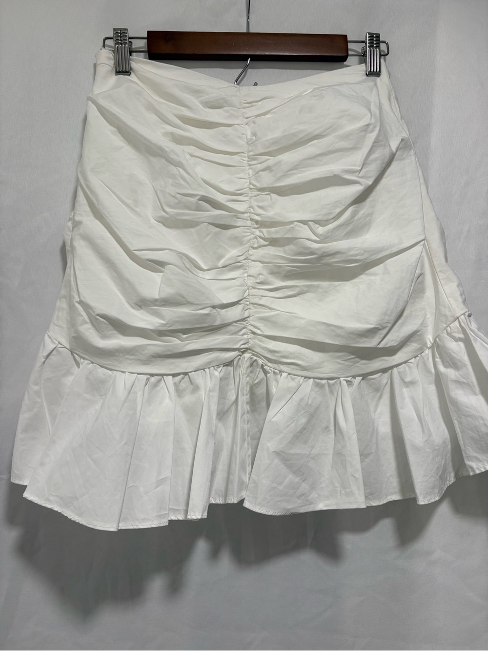 Rosevelvet White Ruched Ruffle Mini Skirt Size Small - Picture 2 of 7